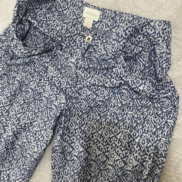 Chicos Crop Pants Sz 1.5 US 10 Blue Geometric Viscose Tencel Rolled Hem Pockets - Picture 4 of 9